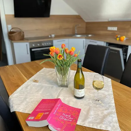 Weingut & Strausswirtschaft Vogel *