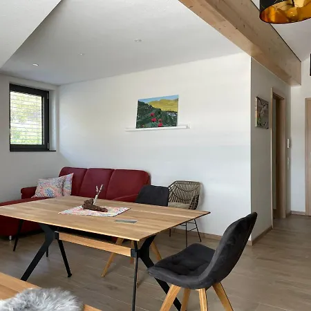 Weingut & Strausswirtschaft Vogel *